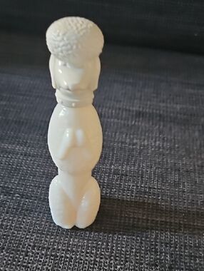 Avon Vintage Poodle Figurine with full bottle Of Heres My Heart cologne